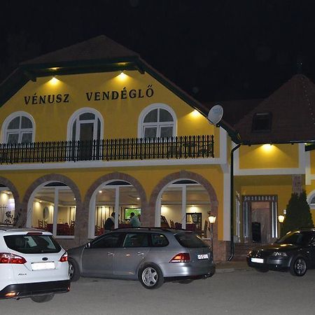 Venusz Panzio Es Vendeglo Bed & Breakfast Bagod Exterior photo